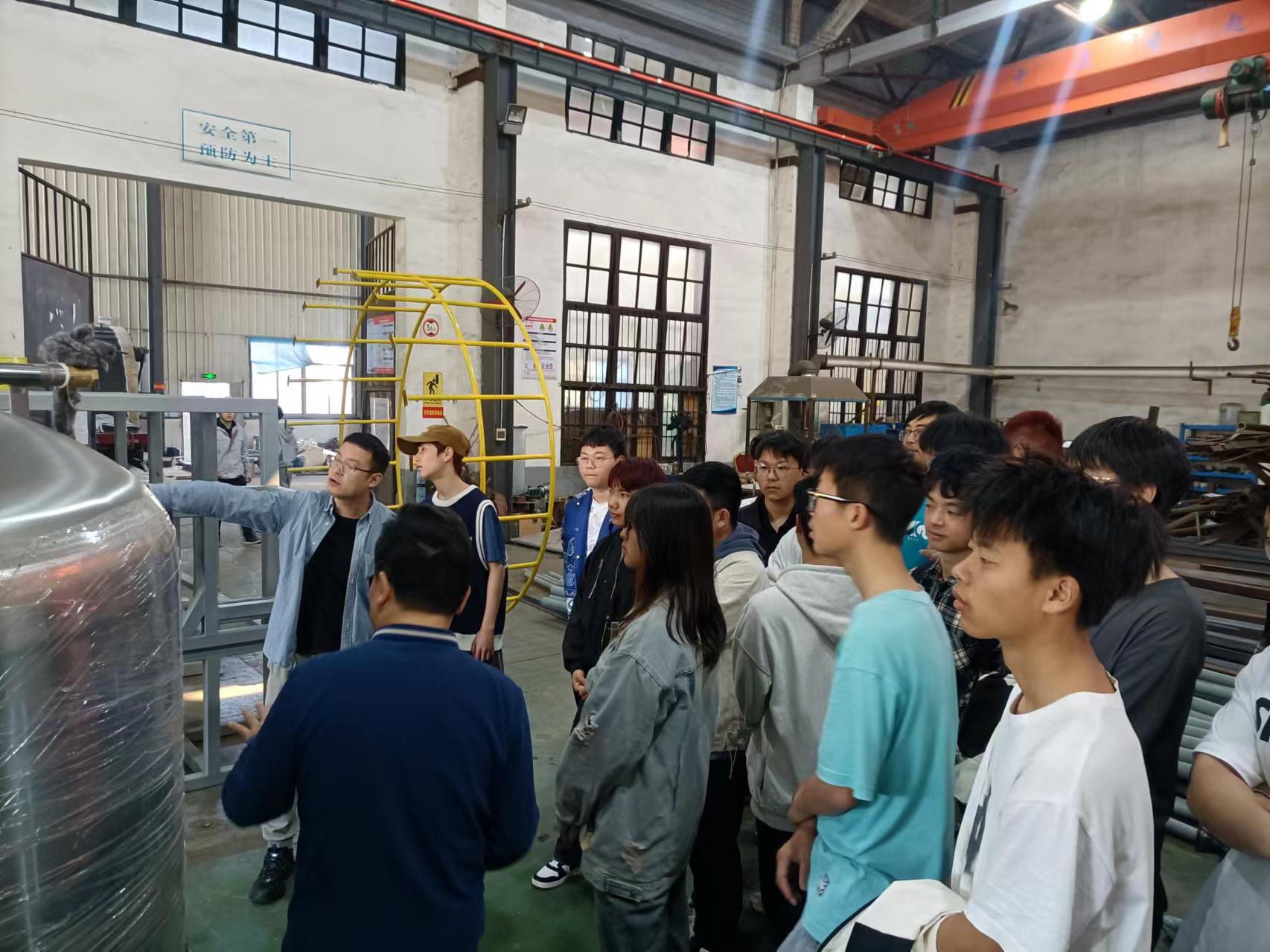 湖南工程学院近200名学生来全球最大体育平台IOS/安卓全站最新版下载认知实习